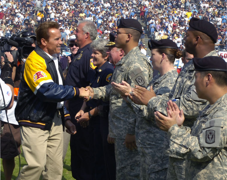 Soubor:Gov Schwarzenegger Charger game.jpg