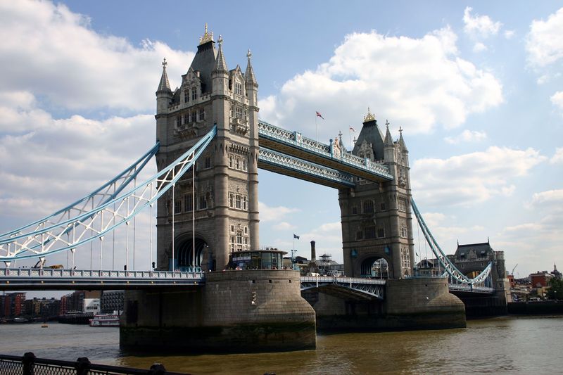 Soubor:LondonTowerBridge2004-08-03.jpg