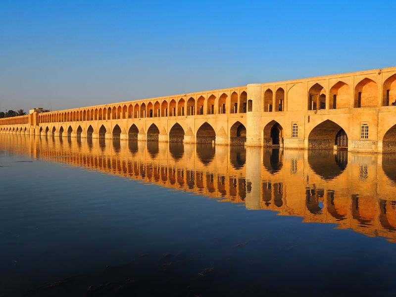 Soubor:Si-o-se-pol Bridge, Isfahan, Iran.jpg