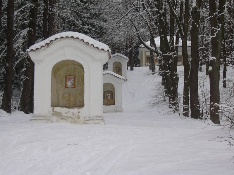 Soubor:Křížová cesta na Skalce.jpg