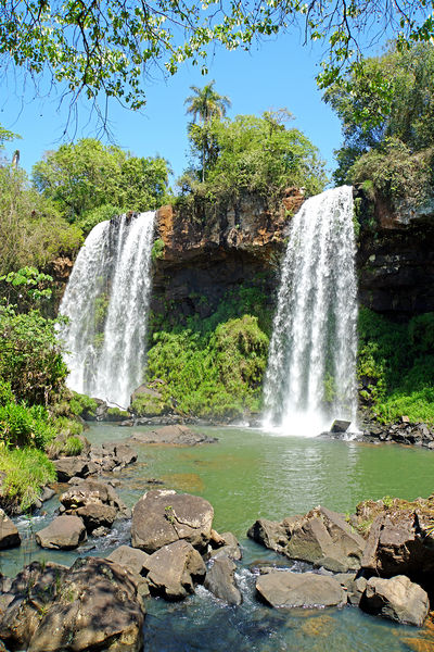 Soubor:Argentina-01451-Twin Falls-DJFlickr.jpg