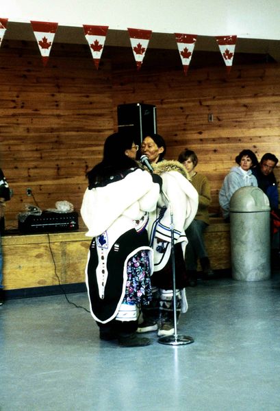 Soubor:Throat singing 1995-06-18.jpg