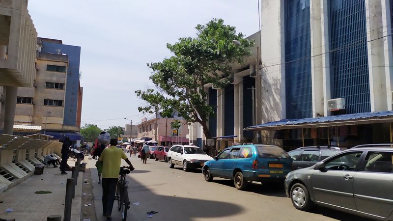 Soubor:Parking Marché Lomé.jpg