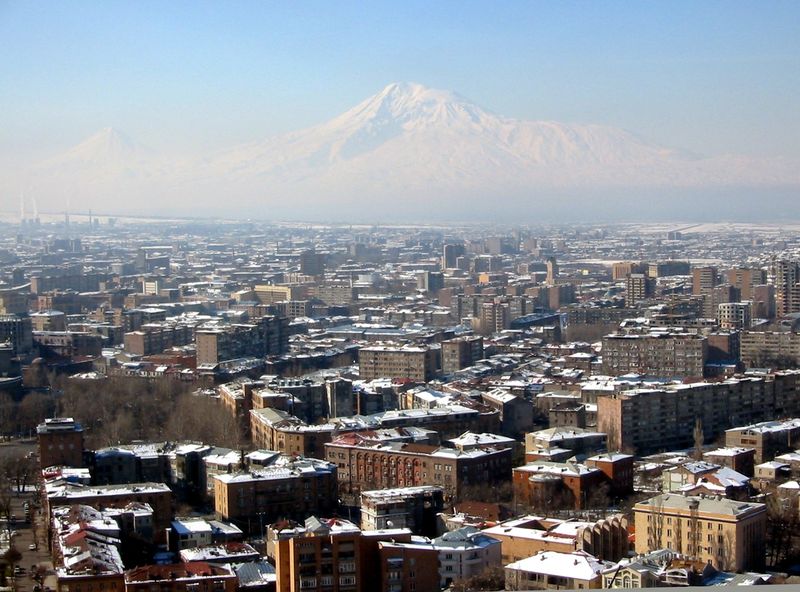 Soubor:Yerewan with Ararat.jpg