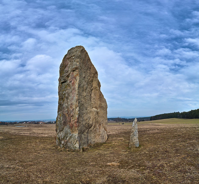 Soubor:Holašovický menhir.jpg