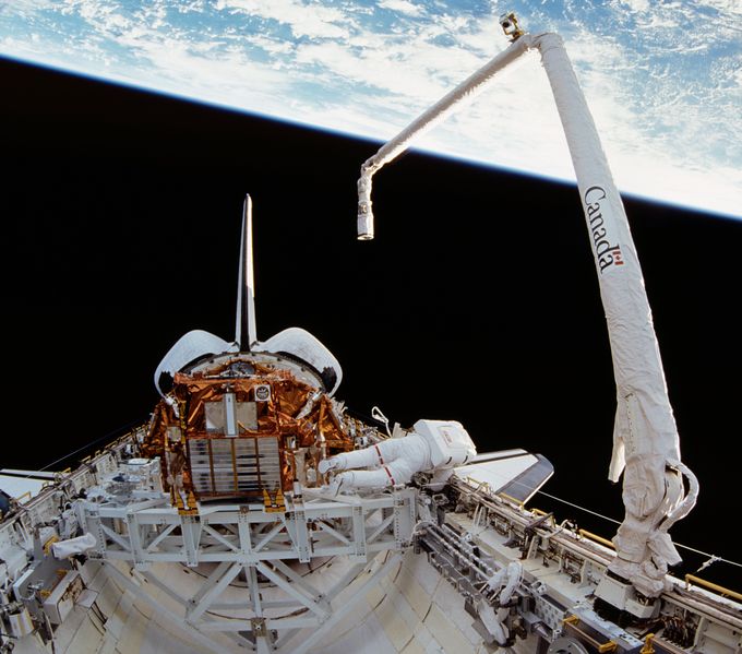 Soubor:Canadarm 1 - STS-72.jpg