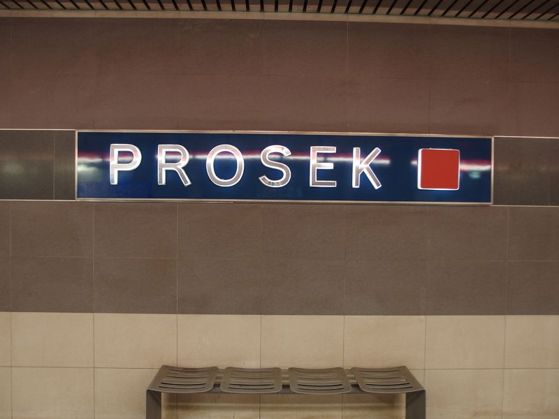 Soubor:Prosek metro station 2023Z01.JPG