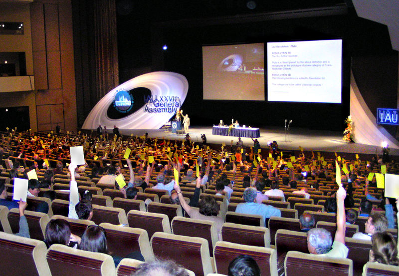 Soubor:Planet Voting IAU2006GA.jpg