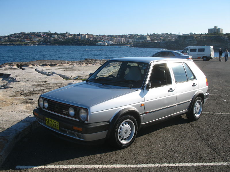 Soubor:1991 Volkswagen Golf GTI.jpg