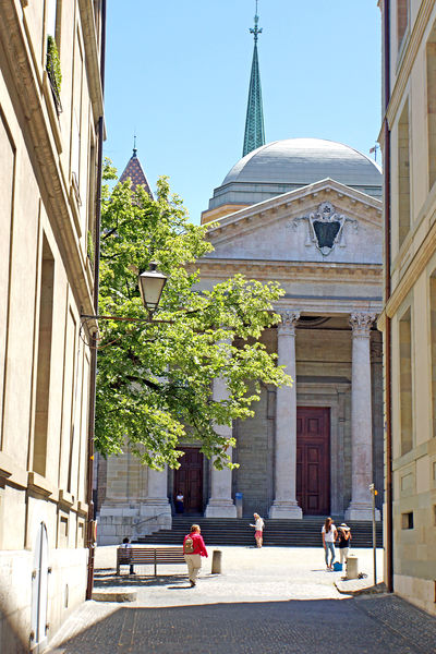 Soubor:Switzerland-02712-St. Pierre Cathedral-DJFlickr.jpg