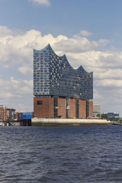 Soubor:Die Elbphilharmonie - 21.07.2015.jpg