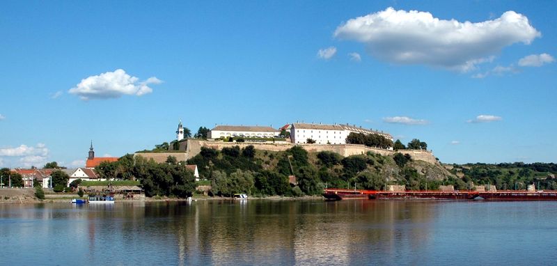 Soubor:Citadel Petrovaradin.jpg