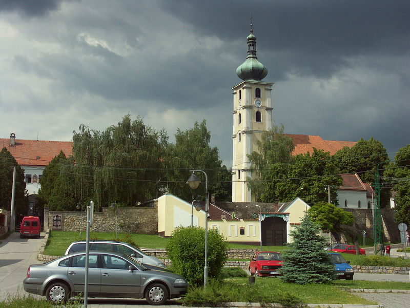 Soubor:Slovakia Cachtice1.JPG