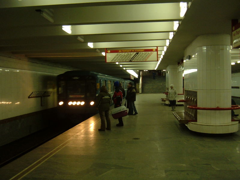 Soubor:Belarus Minsk Metro Autazavodskaja.jpg