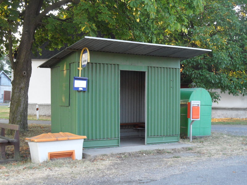 Soubor:Dálčice H. Autobusová zastávka.jpg