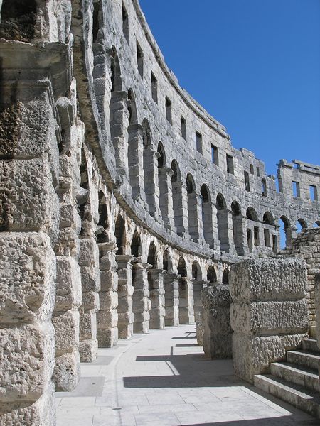 Soubor:Arena pula inside.JPG