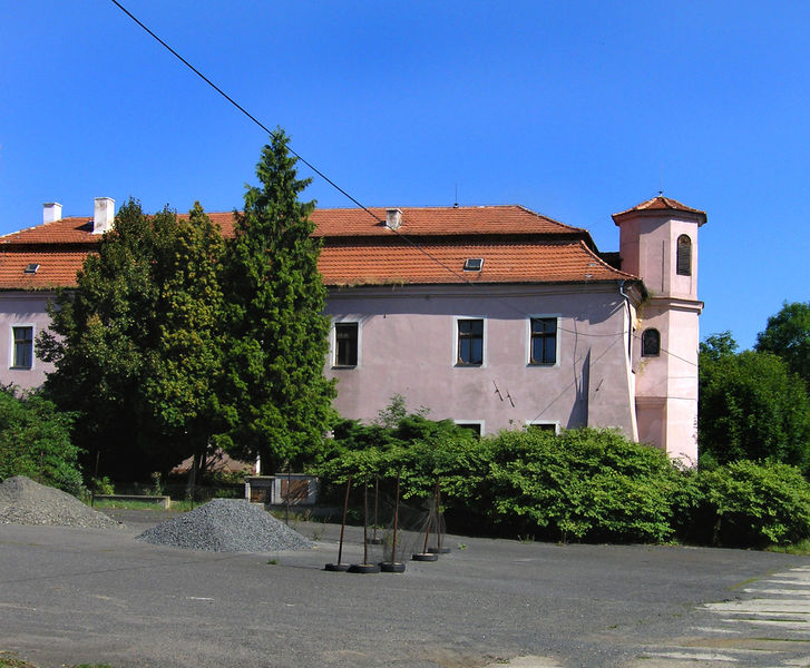 Soubor:Býčkovice, Velký Újezd, Castle.jpg