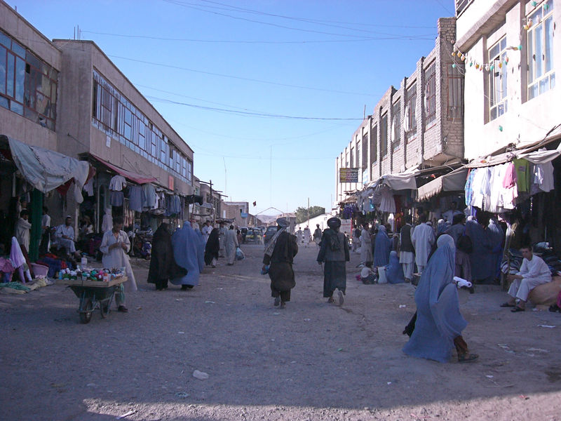 Soubor:Herat clothes bazaar.jpg