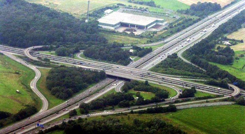 Soubor:Autobahnkreuz Breitscheid Ratingen.jpg