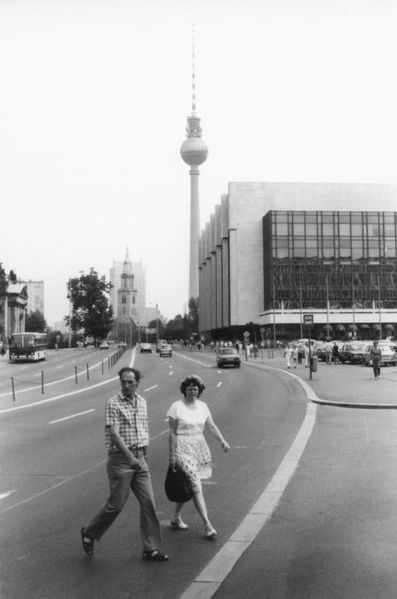 Soubor:Marx-engels-platz.jpg