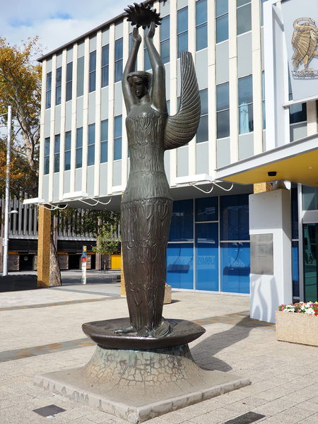 Soubor:Ethos sculpture April 2015.jpg