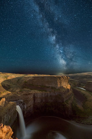 The Milky Way, meteors and Northern Lights above Mt. Baker