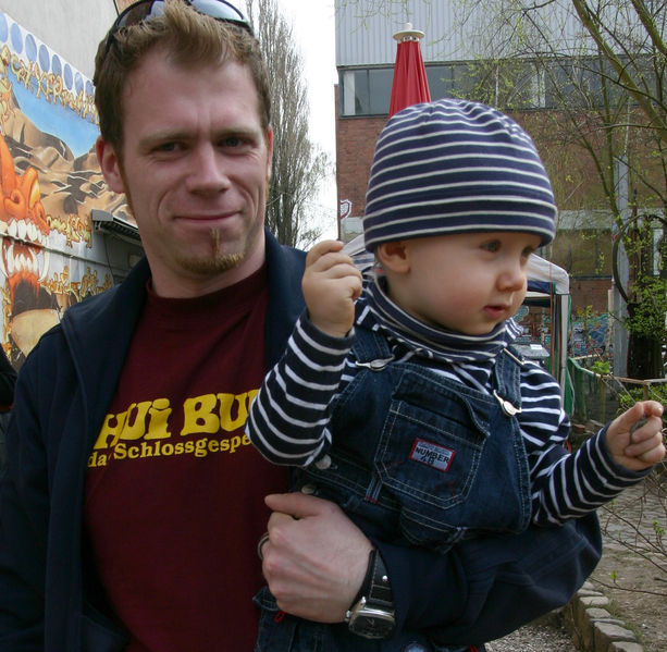 Soubor:Father with child.jpg