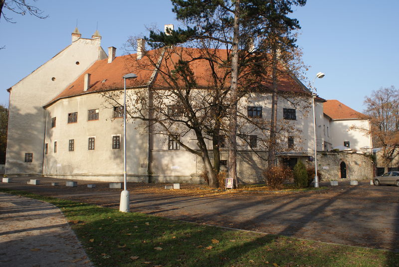 Soubor:Pezinok castle 02.JPG