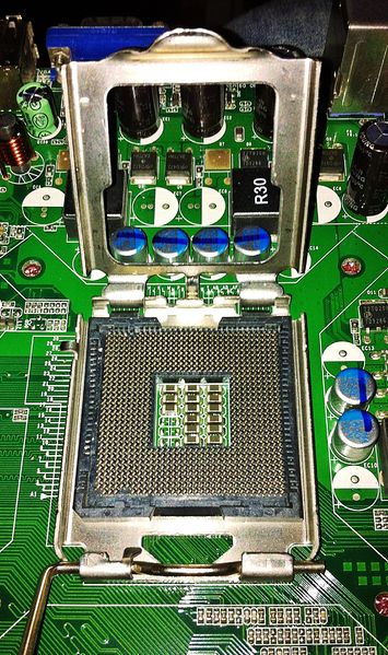 Soubor:CPU Socket LGA775(T).JPG