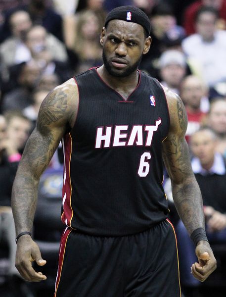 Soubor:LeBron James 2011-03-30 brightened.jpg