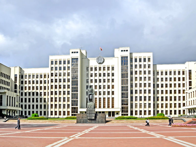 Soubor:Belarus 3898-House of Government-DJFlickr.jpg