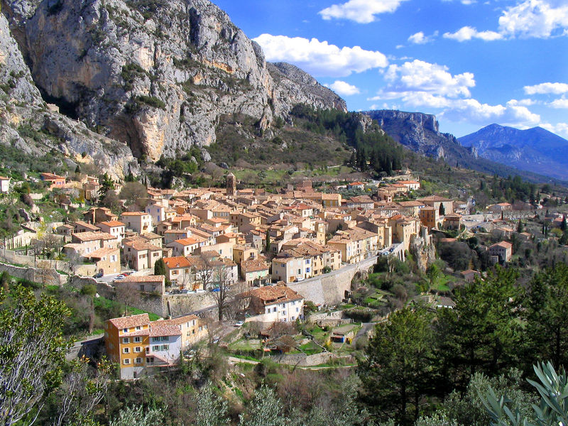 Soubor:Moustiers Sainte Marie 1.jpg