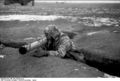 Bundesarchiv Bild 101I-709-0338-22, Ukraine, Soldat mit Raketenpanzerbüchse.jpg