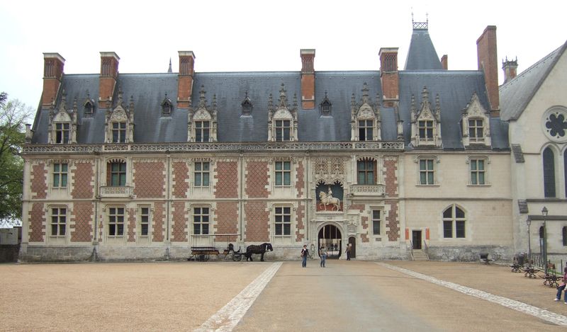 Soubor:ChateauBloisLouisXIIWing.jpg