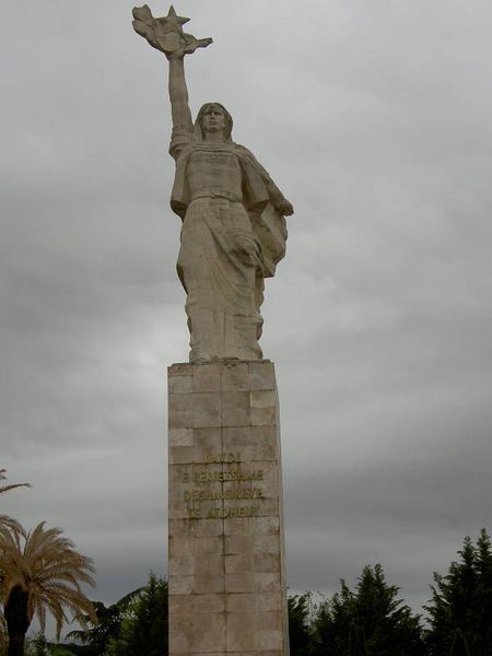 Soubor:Partisan monument in tirana.jpg