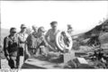 Bundesarchiv Bild 101I-587-2267-28, Italien, befestigte Stellung, Inspektion.jpg