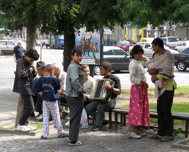 Soubor:Romani people Lviv Ukraine.jpg