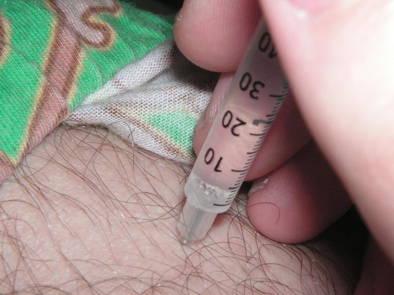 Soubor:Intramuscular Injection.JPG