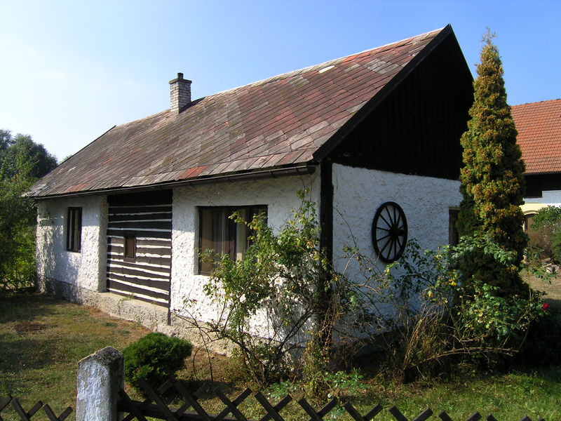 Soubor:Radostov, old house.jpg