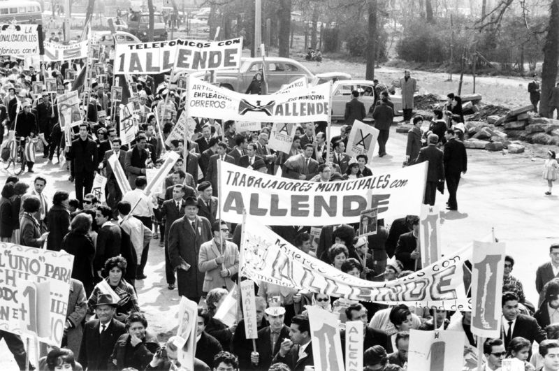 Soubor:Allende supporters.jpg