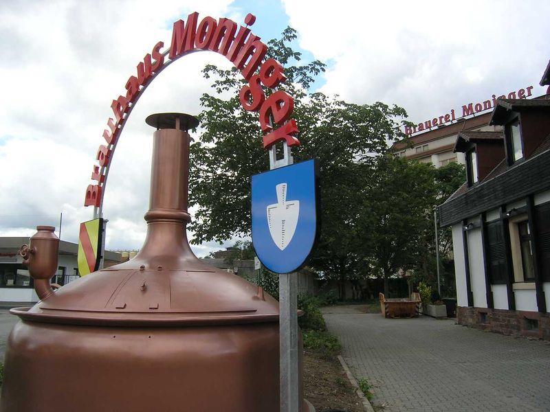 Soubor:Karlsruhe Brauerei Moninger.jpg