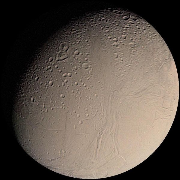 Soubor:Enceladus from Voyager.jpg