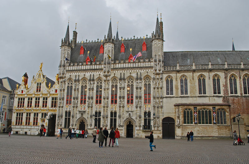 Soubor:City Hall-Bruges, Belgium-Flickr.jpg