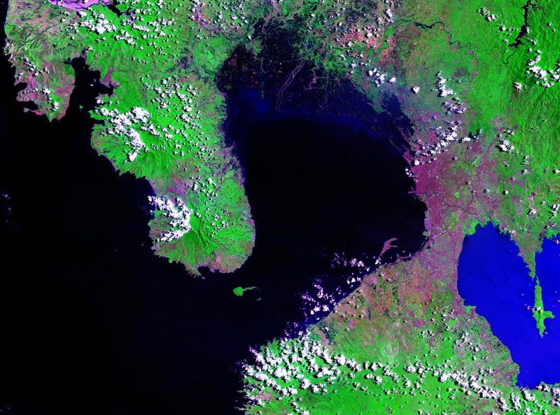 Soubor:Manila Bay Landsat 2000.jpg