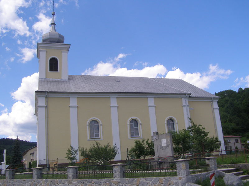 Soubor:PETROVICE CHURCH.jpg