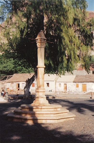 Soubor:1996.12.00.cv.st.CidadeVelhaPelourinho.jpg