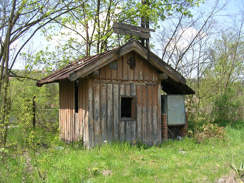 Soubor:Davle-Libřice, bývalá zastávka .jpg