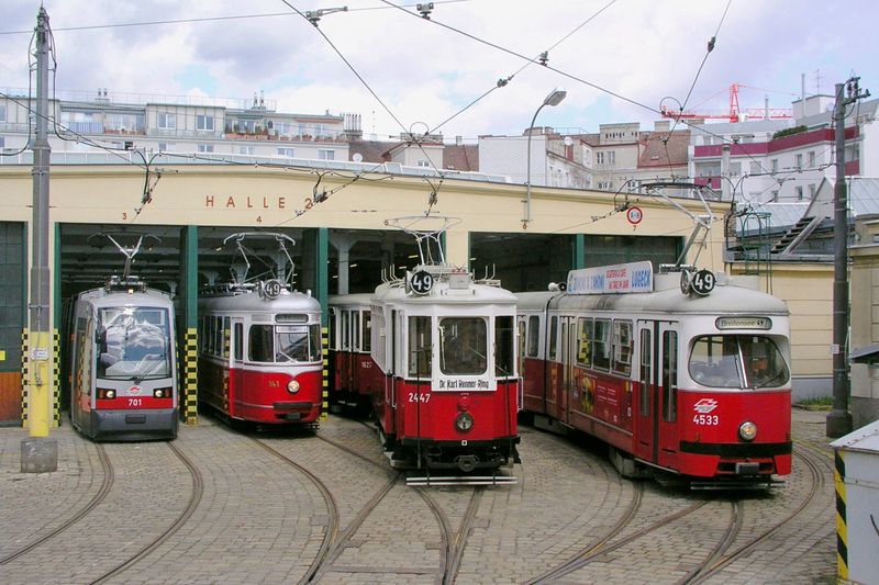 Soubor:4trams vienna.jpg