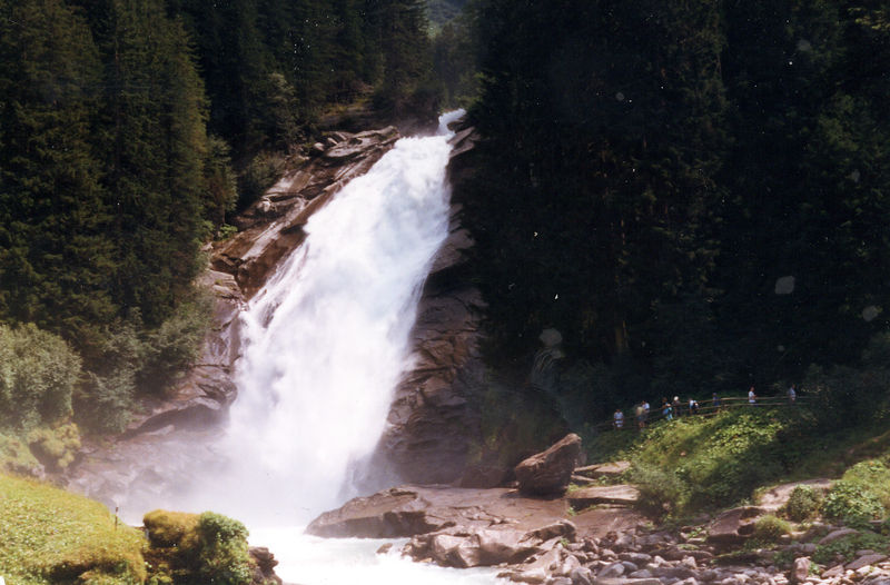 Soubor:Austrian.waterfall.at.krimml.arp.jpg