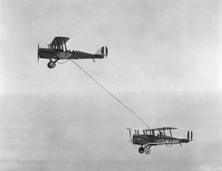 Soubor:Refueling, 1923.jpg